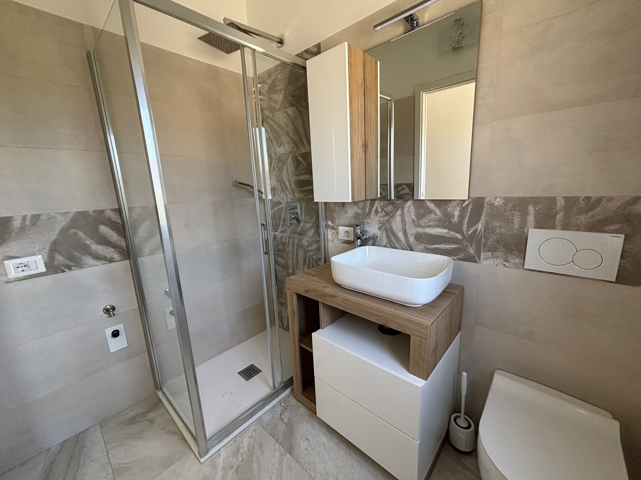 Shower, towels