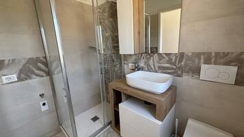 Shower, towels