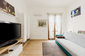 TV - Apartment 'Casa Rimedia' with Balcony, Wi-Fi and Air Conditioning (Solanas)