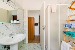 تجهيزات دش، مجففات شعر، مناشف