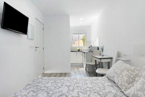 1 chambre, fer et planche à repasser, Wi-Fi gratuit, draps fournis