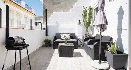 Studio Apartment 'Atico Enzo' with Shared Terrace and Wi-Fi