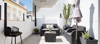 Studio Apartment 'Atico Enzo' with Shared Terrace and Wi-Fi