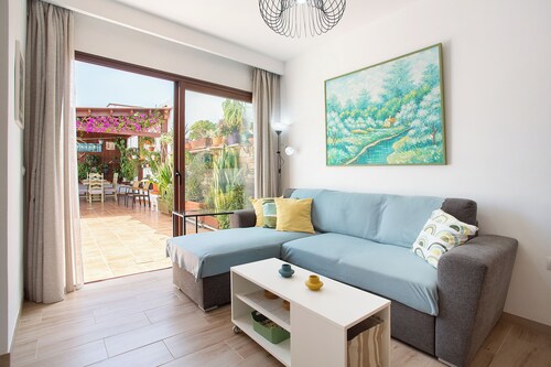 Vacation Apartment 'Alojamiento El Ocaso' with Private Terrace and Wi-Fi