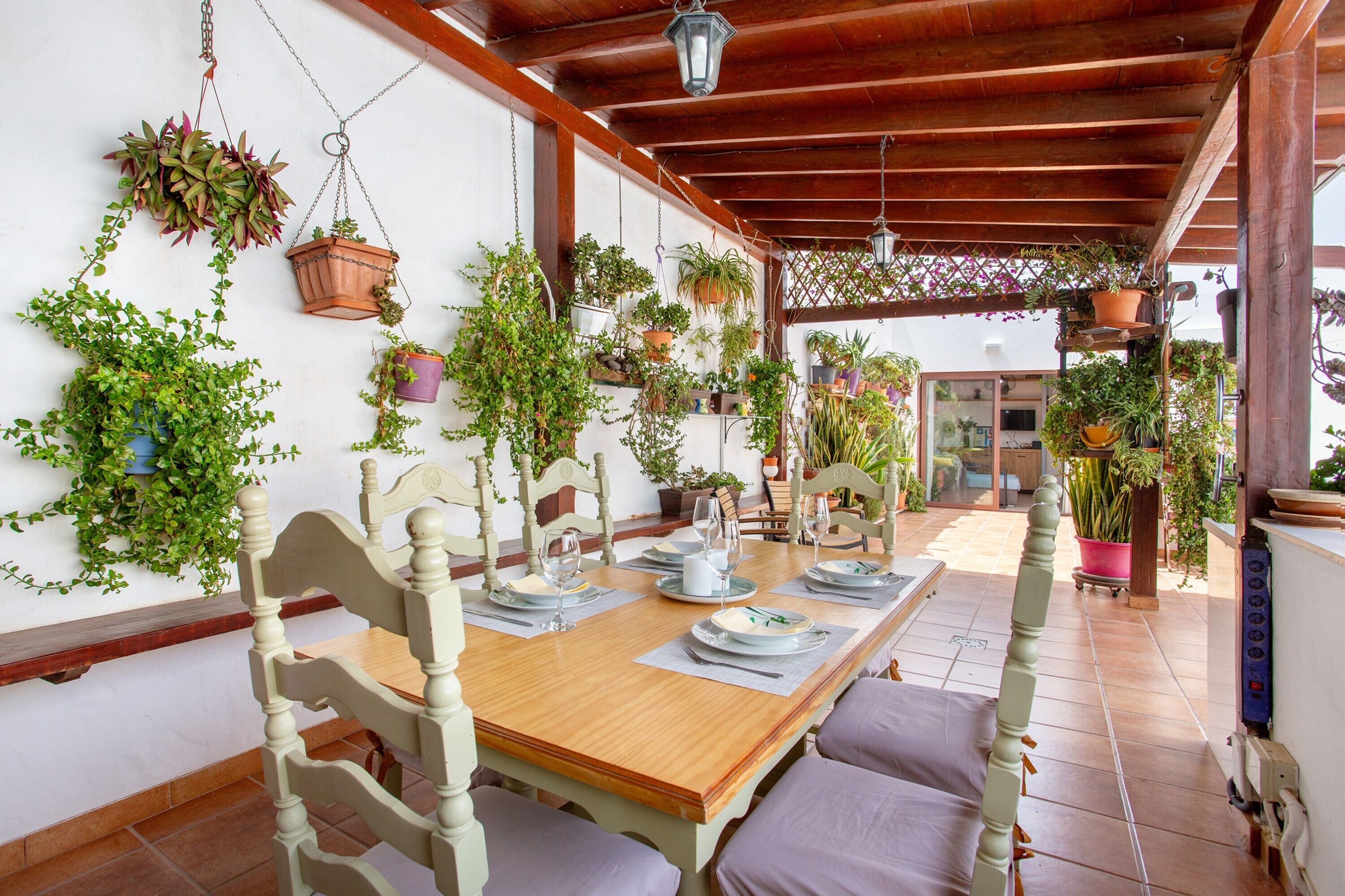 屋外ダイニングエリア