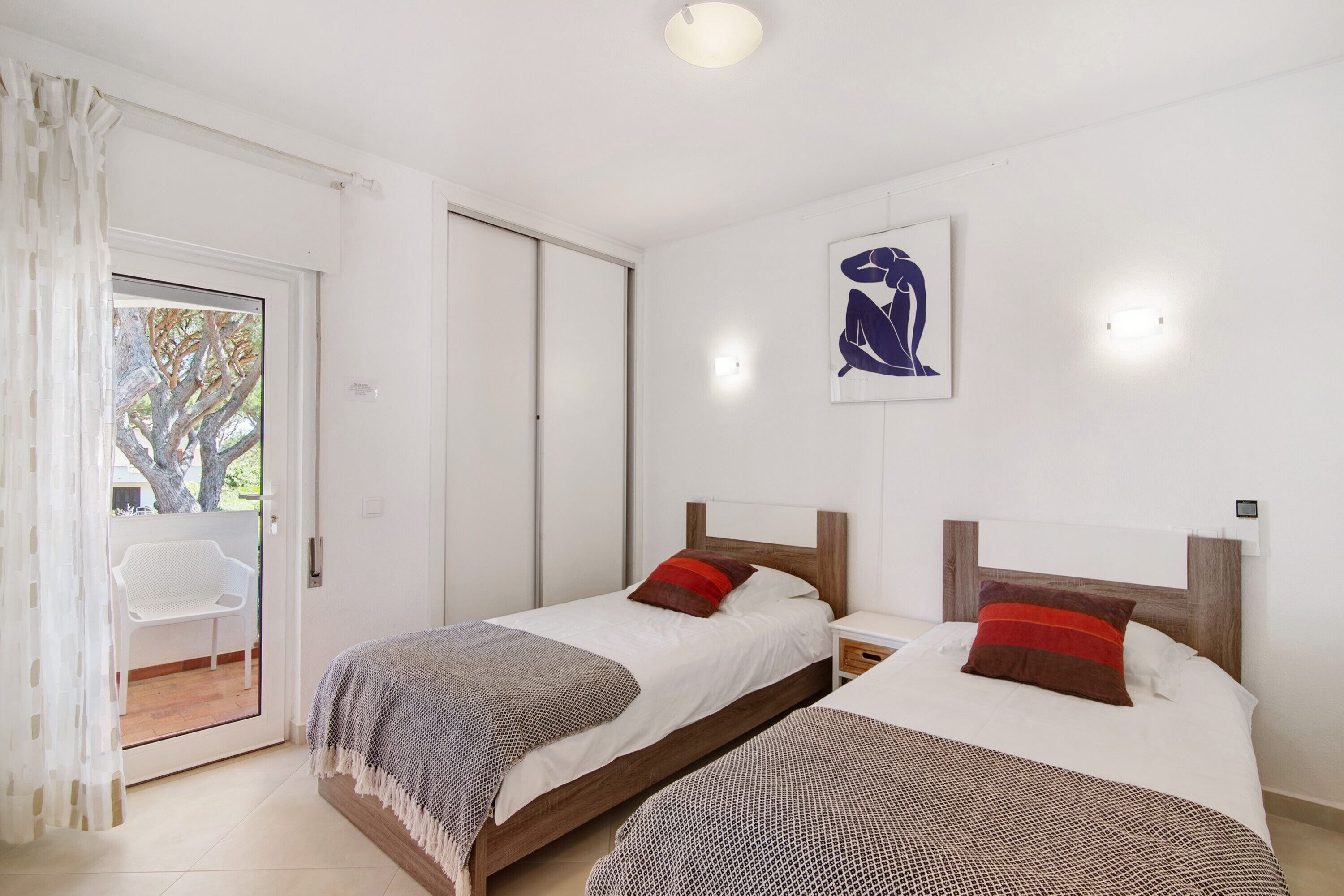 3 bedrooms, iron/ironing board, free WiFi, bed sheets