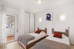 3 chambres, fer et planche à repasser, Wi-Fi gratuit, draps fournis