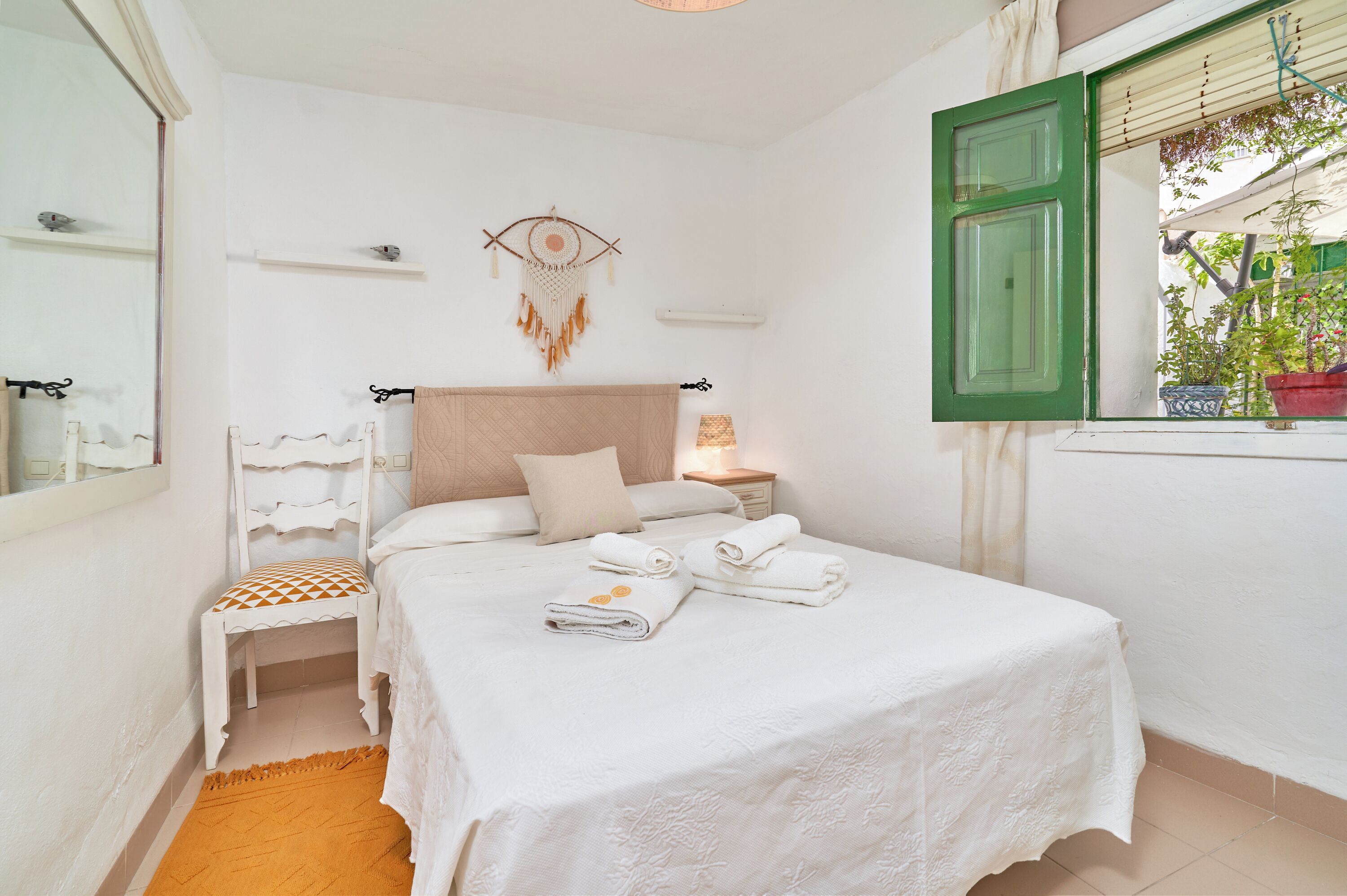 3 slaapkamers, een strijkplank/strijkijzer, gratis wifi, beddengoed