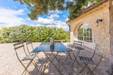 Outdoor dining. Holiday Home 'Orangerie' with Mountain View, Shared Terrace and Wi-Fi