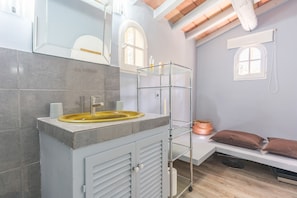 Dusche, Haartrockner, Handtücher