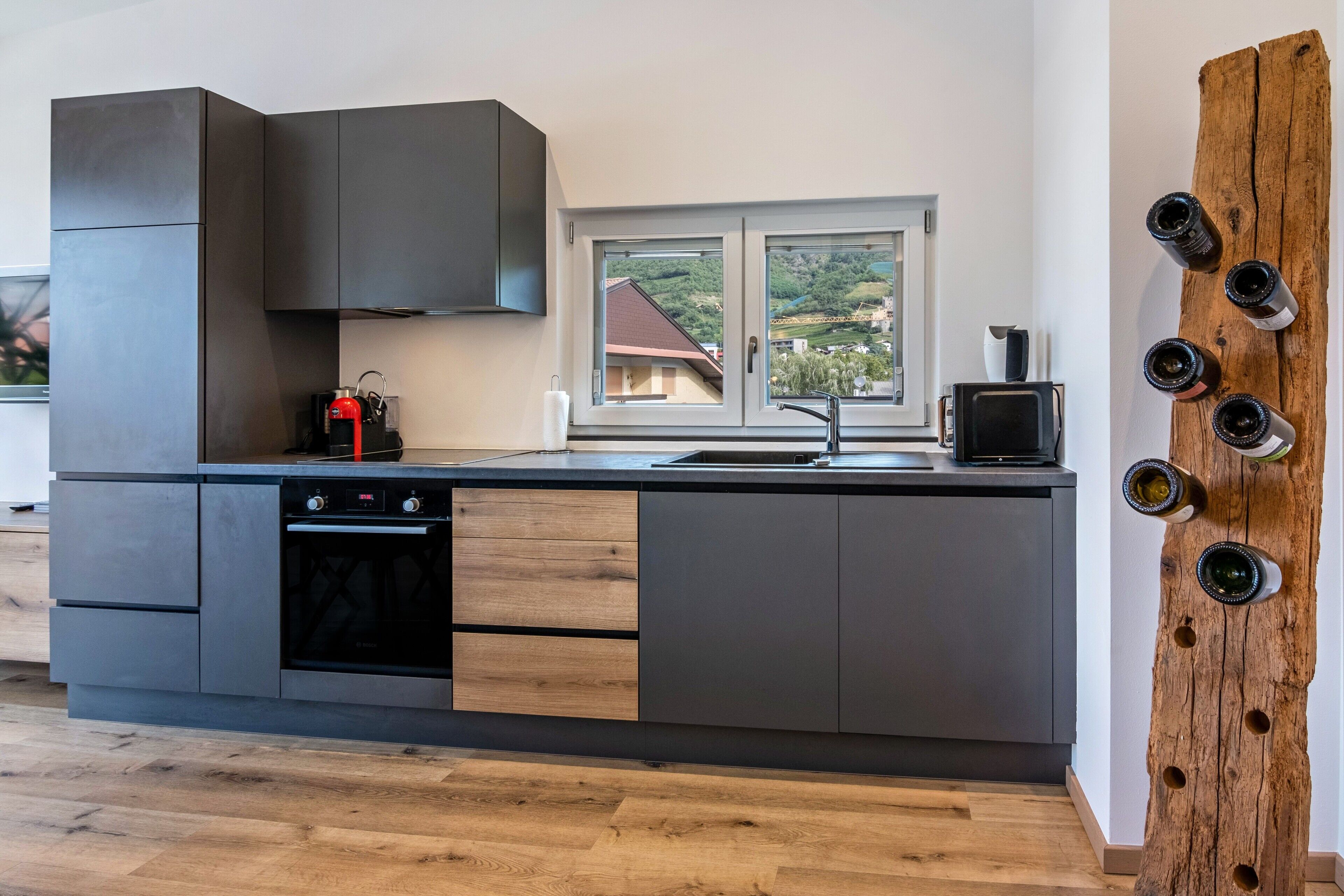 Kylskåp, mikrovågsugn, ugn och spishäll