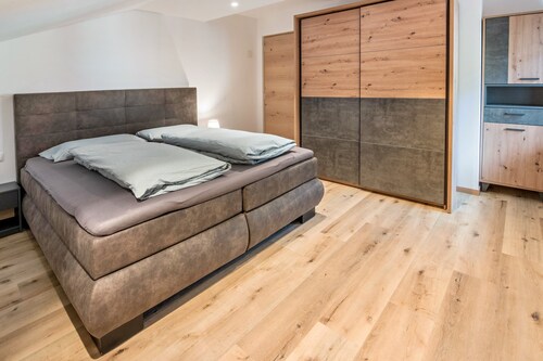 Ferienwohnung 'Penthouse - Vinschgau' mit Bergblick, Balkon und WLAN