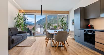 Ferienwohnung 'Penthouse - Vinschgau' mit Bergblick, Balkon und WLAN