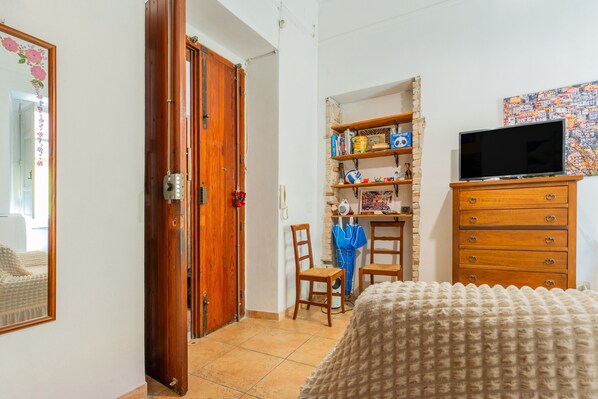 1 bedroom, free WiFi, bed sheets