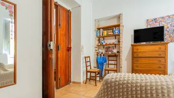 1 bedroom, free WiFi, bed sheets