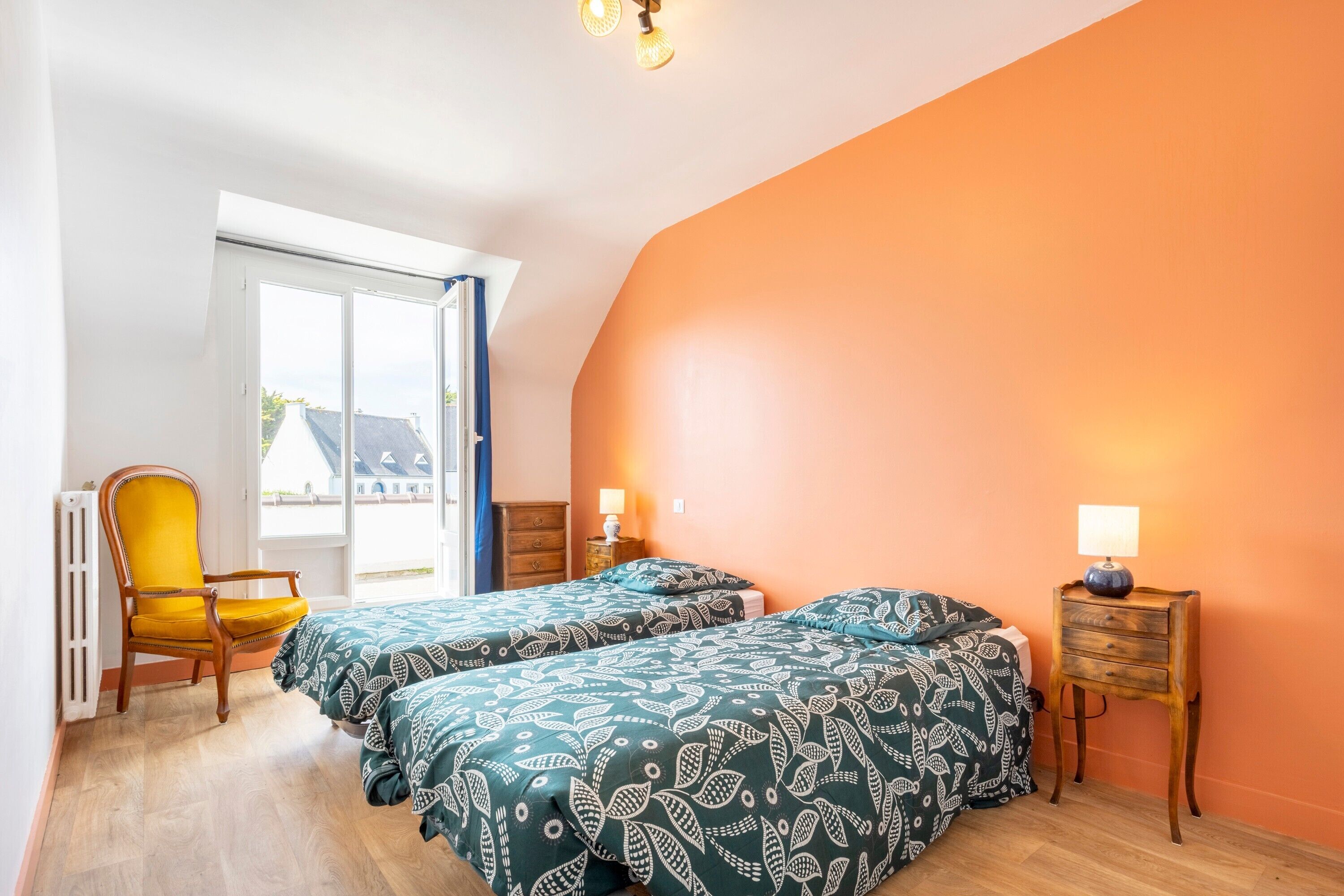 4 室のベッドルーム、アイロン / アイロン台、WiFi (無料)、ベッドシーツ