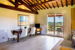 Dining - Apartment 'Casa Ulivo' with Sea View, Wi-Fi and Air Conditioning (Orbetello)