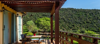 Apartment 'Casa Ulivo' with Sea View, Wi-Fi and Air Conditioning