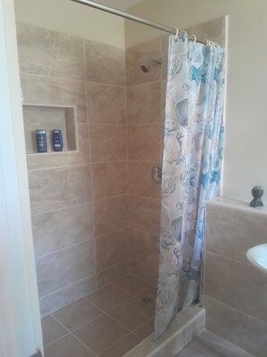 Shower, hair dryer, towels, soap - A spacious, self catering apartment minutes away from Holetown and Chefette (Orange Hill)