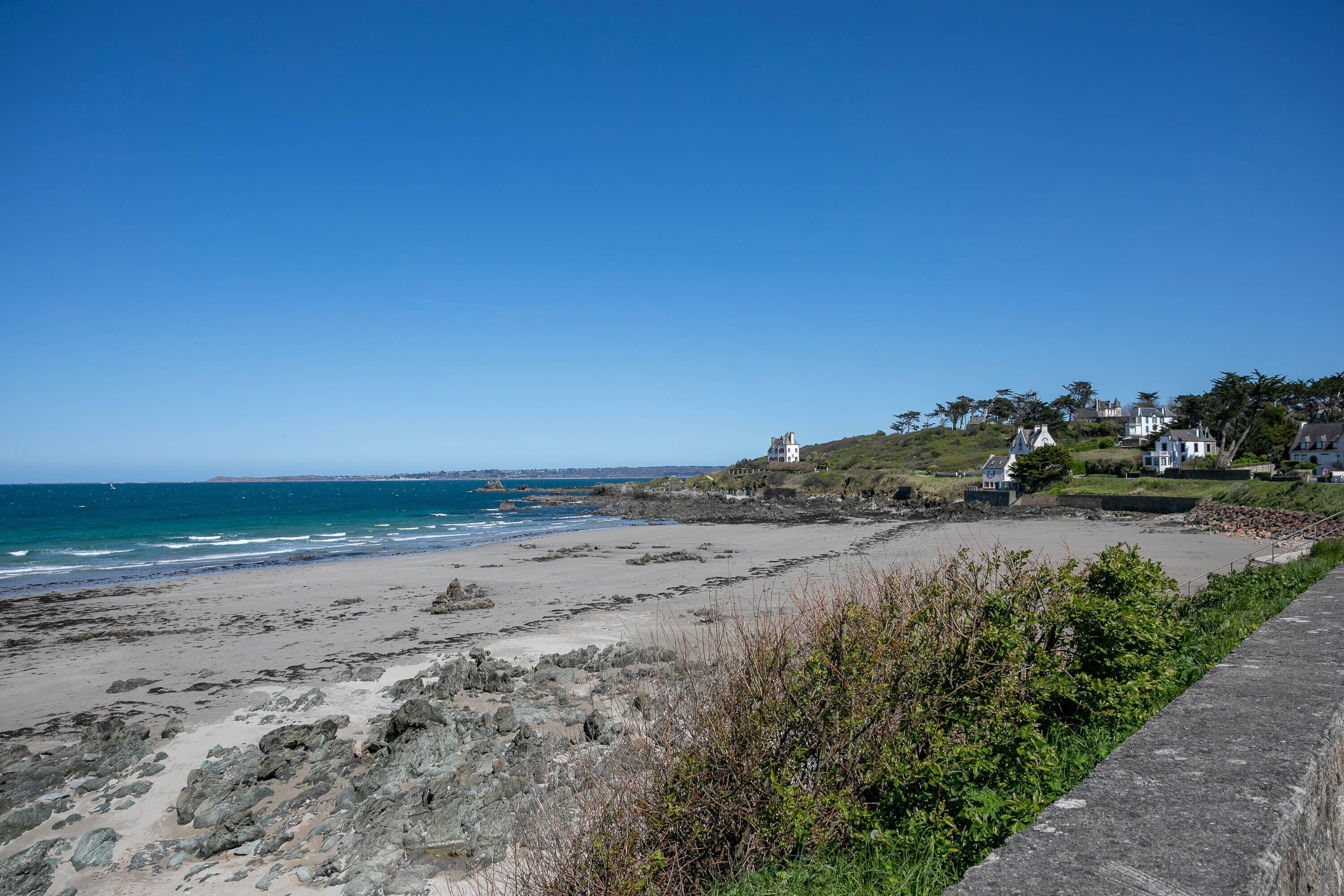 Una spiaggia nelle vicinanze