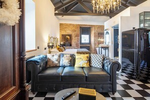 Interior - Apartment 'La Suite De Los Años 20' with Private Terrace, Balcony and Wi-Fi (Corcubion)