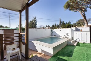 Pool - Bungalow 'Cádiz Costa' with private pool, private terrace and Wi-Fi (Chiclana de la Frontera)