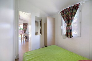 2 makuuhuonetta, silitysrauta/-lauta, ilmainen Wi-Fi, vuodevaatteet