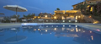 Villa 'Podere Bucigattolo' with Private Pool, Wi-Fi and Air Conditioning