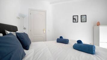 1 slaapkamer, een strijkplank/strijkijzer, gratis wifi, beddengoed