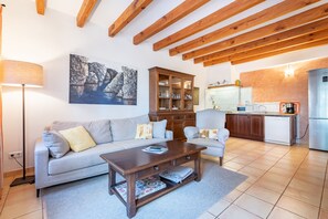 Ping pong - Villa 'Es Lledoner 3' with Mountain View, Shared Pool and Wi-Fi (Illes Balears)