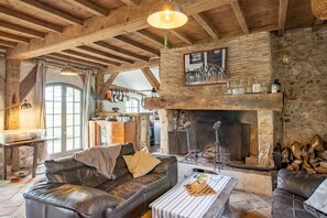 Fireplace, DVD player, stereo