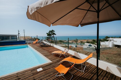 Holiday Home 'Casa Das Camarinhas' with Sea View, Private Pool and Wi-Fi