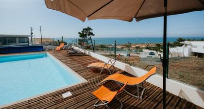 Holiday Home 'Casa Das Camarinhas' with Sea View, Private Pool and Wi-Fi