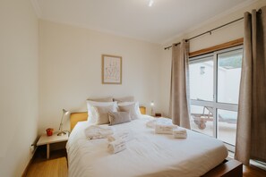 4 slaapkamers, een strijkplank/strijkijzer, gratis wifi, beddengoed