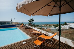 Pool - Holiday Home 'Casa Das Camarinhas' with Sea View, Private Pool and Wi-Fi (Murtinheira)