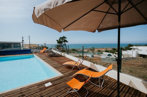 Ferienhaus 'Casa Das Camarinhas' mit Meerblick, privatem Pool und WLAN