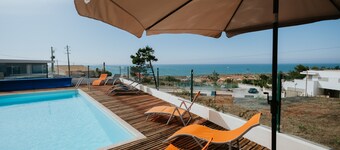 Holiday Home 'Casa Das Camarinhas' with Sea View, Private Pool and Wi-Fi
