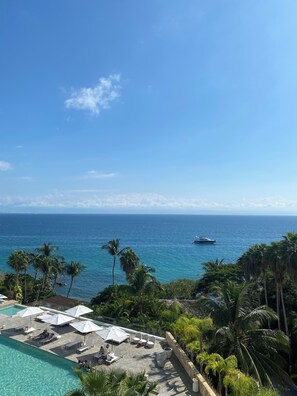 Pool - SPECTACULAR BEACHFRONT APARTMENT (Cruz de Huanacaxtle)