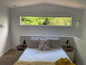 2 bedrooms, travel cot, WiFi, bed sheets