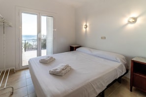3 chambres, fer et planche Ă repasser, draps fournis