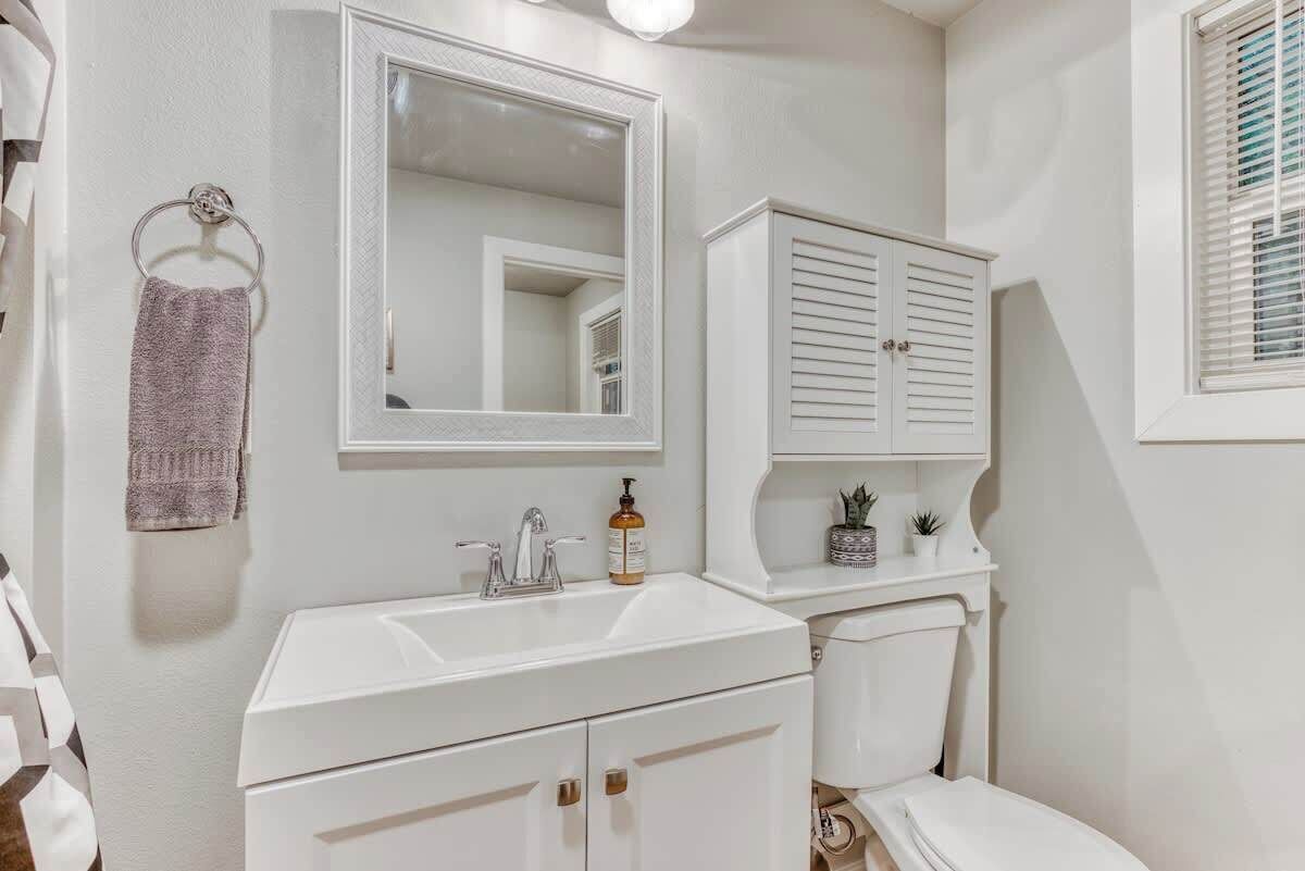Modern bathroom with a vanity—sleek, functional, and ready for relaxation.