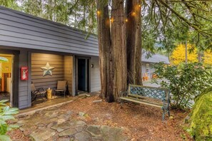 Exterior - Cozy Mt Hood BaseCamp - Mt Air Unit 10 (Welches)