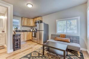 Interior - Cozy Mt Hood BaseCamp - Mt Air Unit 10 (Welches)