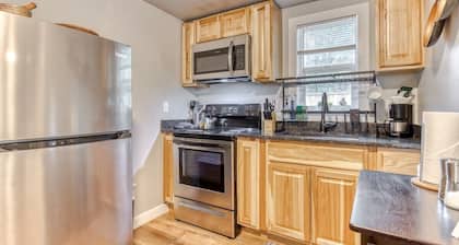 Pet-Friendly, Near Trails - Cozy Mt Air Motel 9