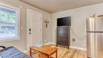 1 bedroom, iron/ironing board, travel crib, WiFi