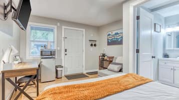 Bureau, lit parapluie, Wi-Fi, draps fournis