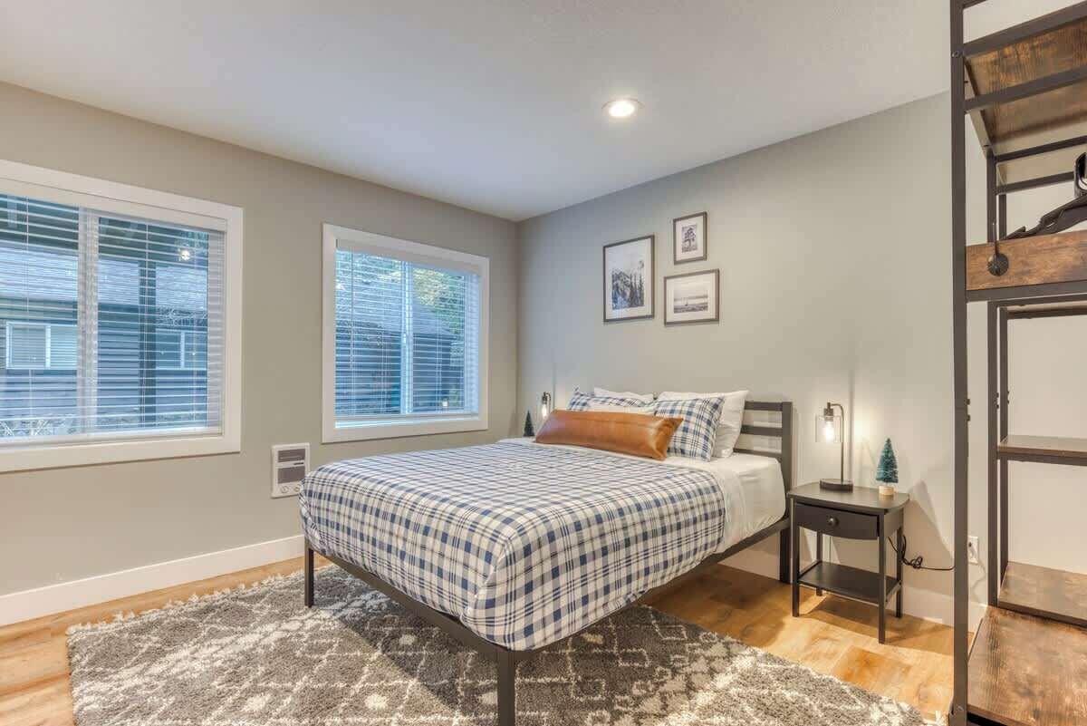 1 bedroom, iron/ironing board, travel crib, WiFi