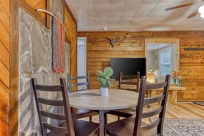 Dining - Modern Conveniences, Rustic Charm - Mt Air Unit 12 (Mount Hood Village)