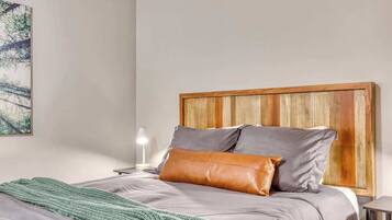 1 bedroom, travel crib, WiFi, bed sheets