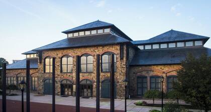 South Side Beauty. Newly renovated 4Br 2Bath, Central Air near downtown and Oaks